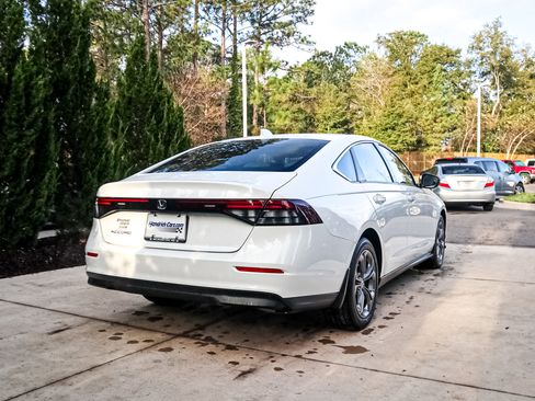Certified 2024 Honda Accord EX image 10