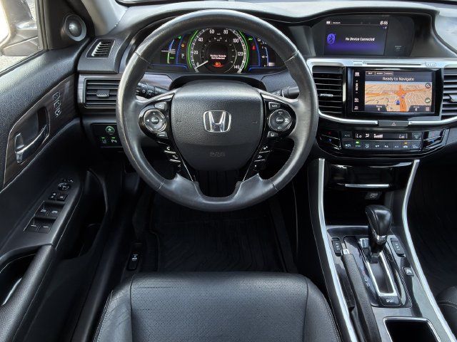 Used 2017 Honda Accord Touring image 18