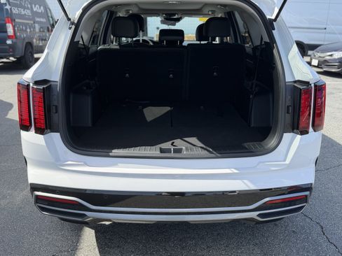 Certified 2022 Kia Sorento S w/ Panoramic Sunroof Package FWD image 8