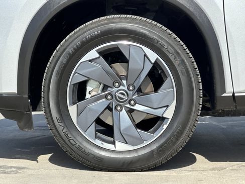 Certified 2025 Nissan Rogue SV image 28