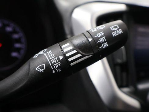 Used 2024 GMC Terrain SLT image 40