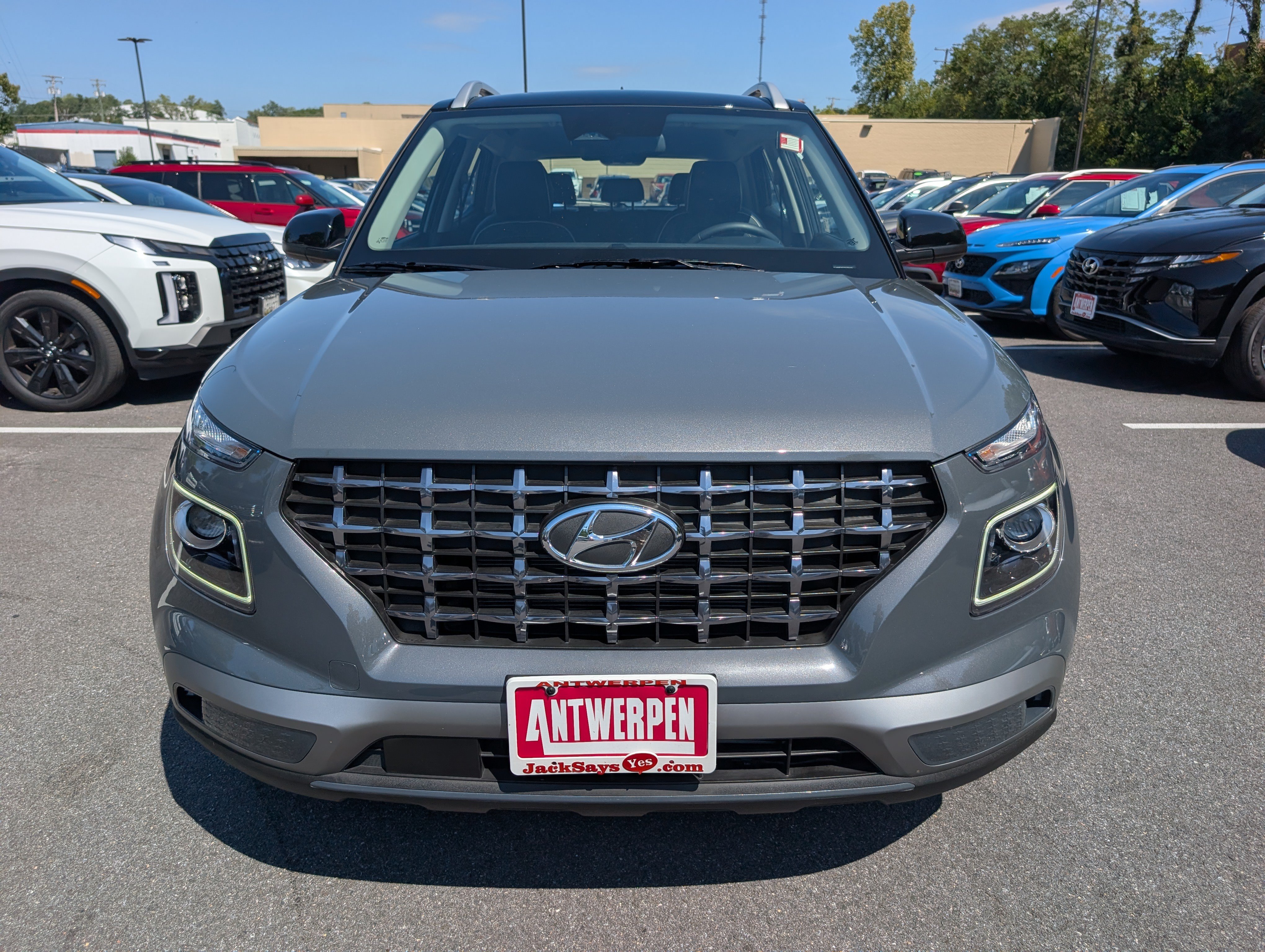 Used 2025 Hyundai Venue Limited FWD image 8