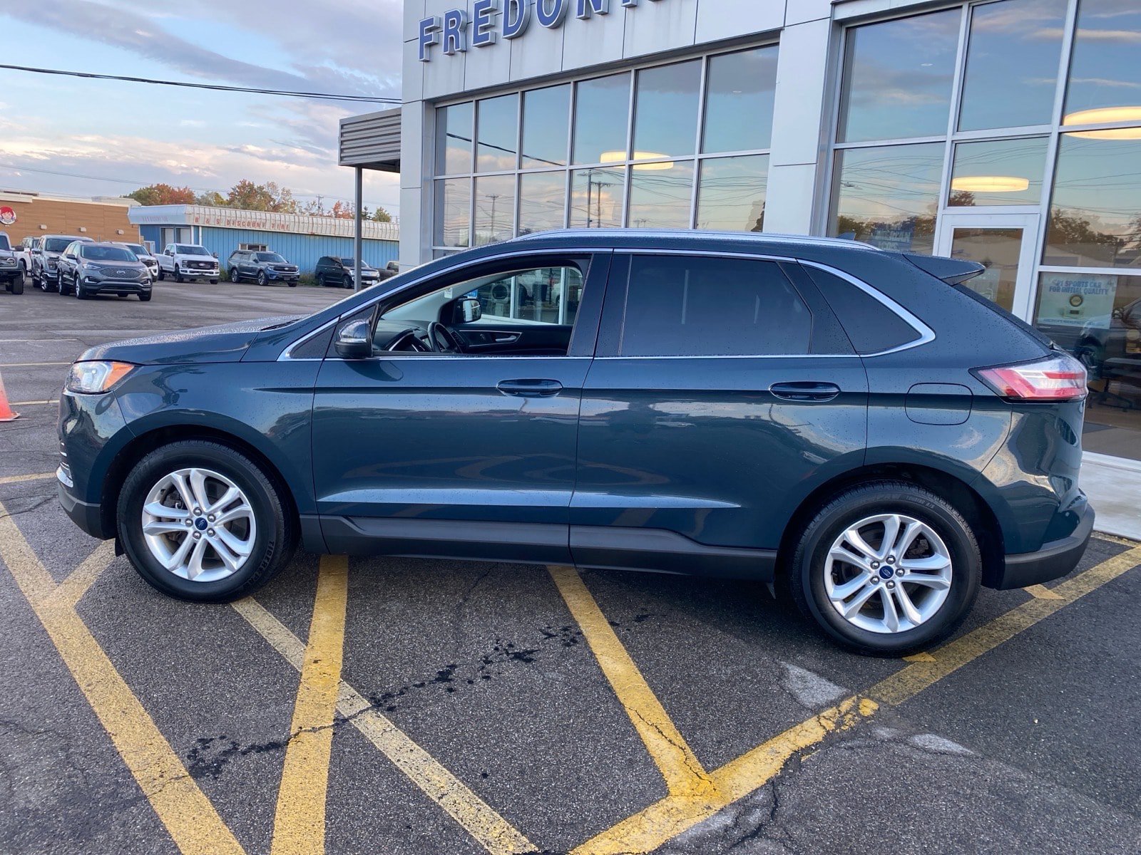 Used 2019 Ford Edge SEL w/ Equipment Group 201A AWD/4WD image 3