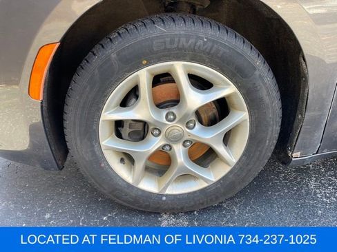 Used 2018 Chrysler Pacifica Touring-L Plus w/ Tire & Wheel Group image 5