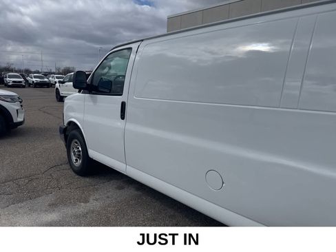 Used 2019 GMC Savana 2500 w/ Driver Convenience Package image 6