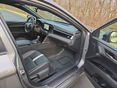 Used 2025 Toyota Camry SE image 22