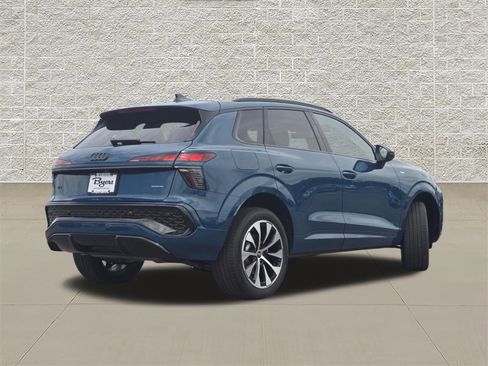 New 2026 Audi Q3 quattro 2.0T AWD/4WD image 7