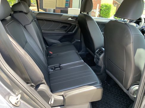 Used 2023 Volkswagen Tiguan SE FWD image 35