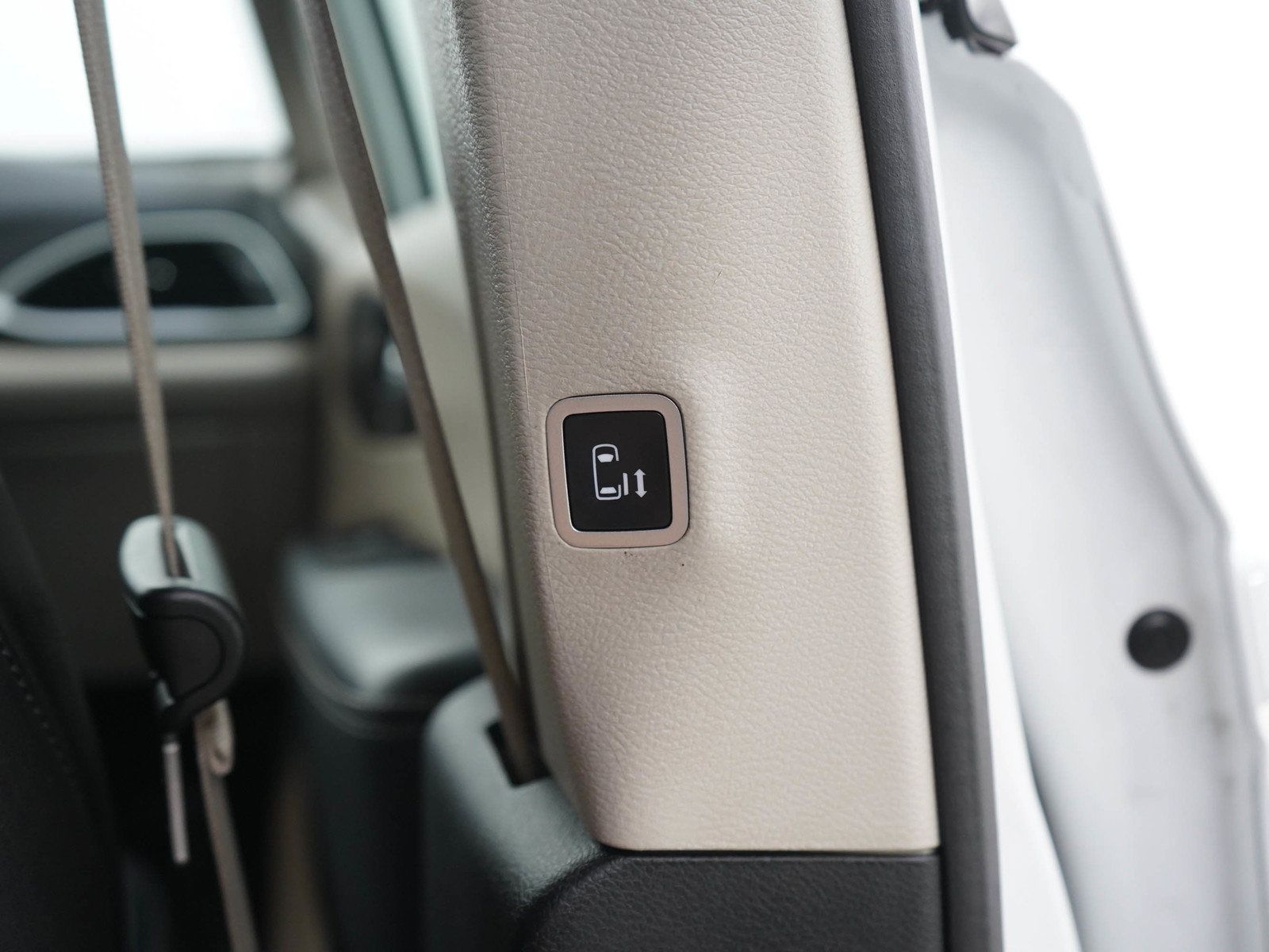 Used 2023 Chrysler Pacifica Touring-L FWD image 18