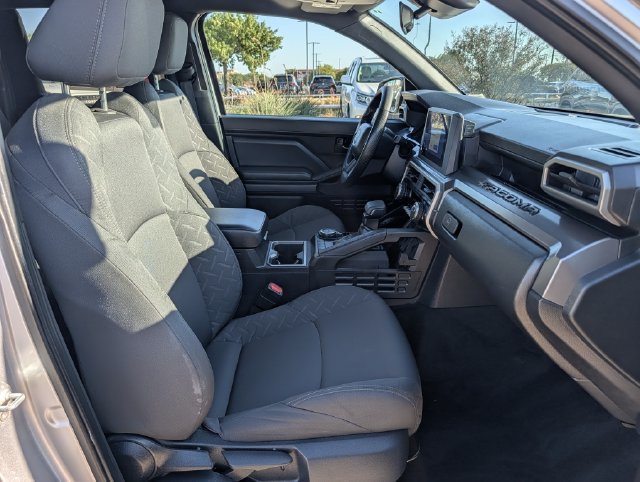 Used 2025 Toyota Tacoma SR5 AWD/4WD image 32