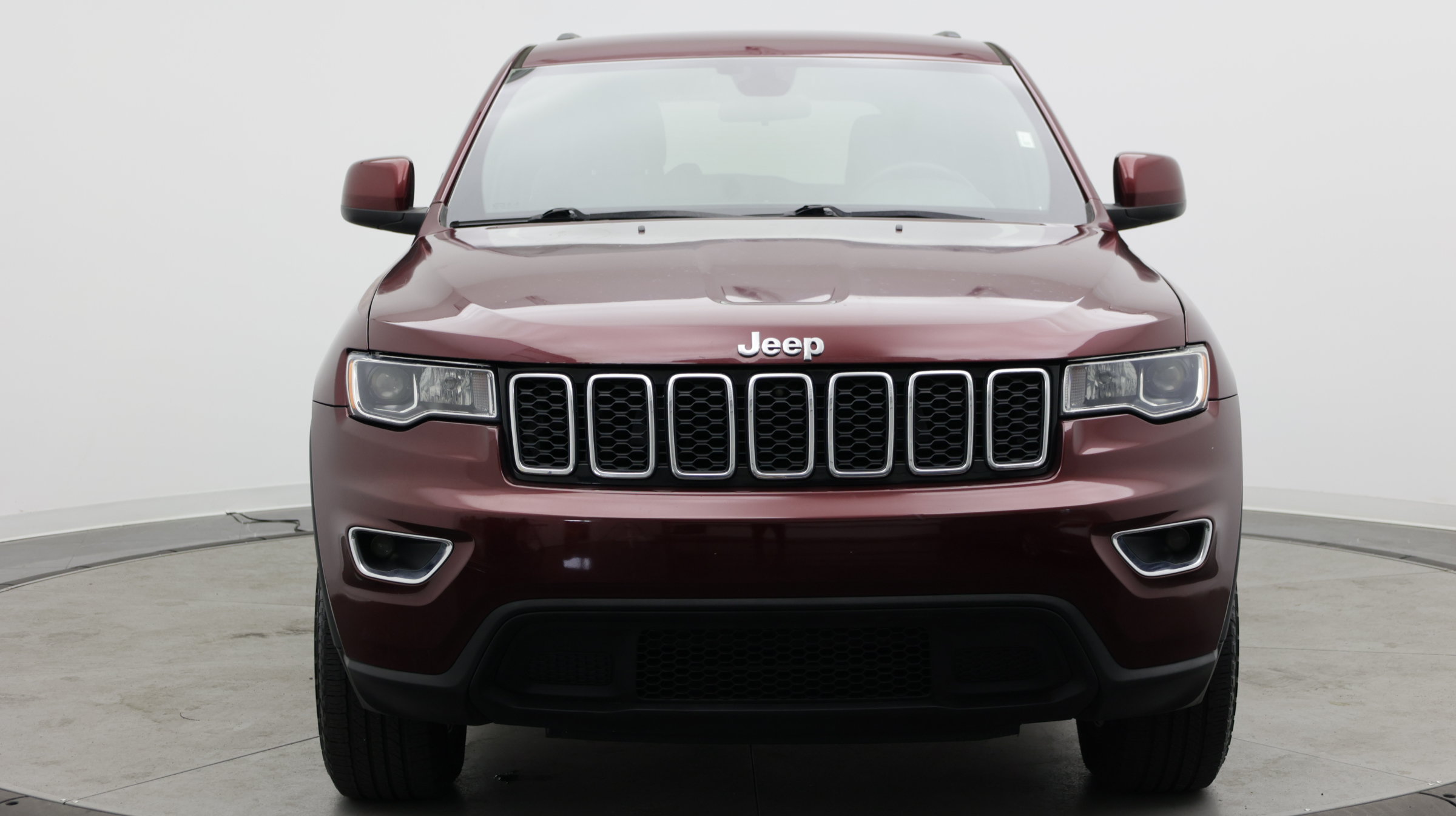 Used 2019 Jeep Grand Cherokee Laredo RWD image 2