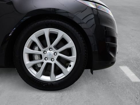 Used 2023 Land Rover Range Rover Sport SE AWD/4WD image 9