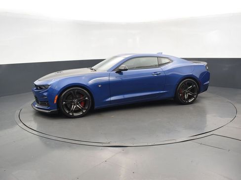 Used 2021 Chevrolet Camaro SS RWD image 2