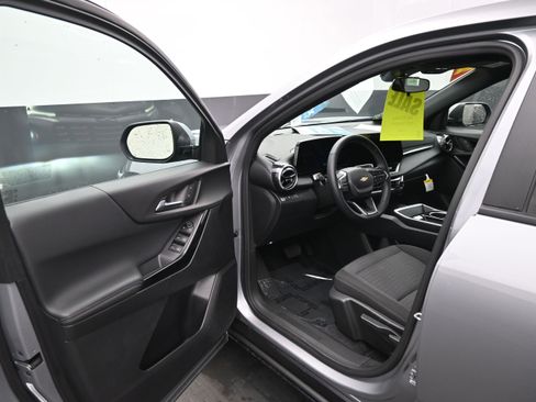 Used 2025 Chevrolet Equinox LT FWD image 16
