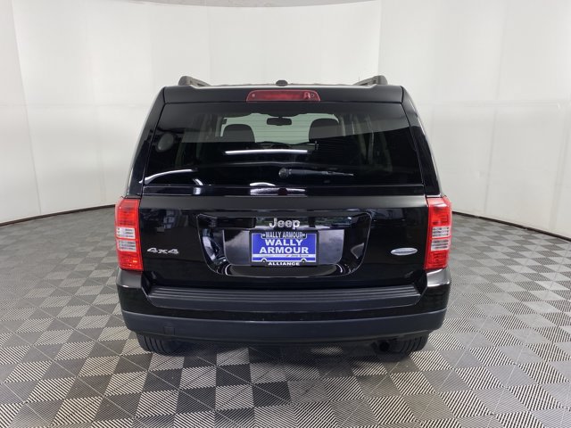 Used 2015 Jeep Patriot Latitude AWD/4WD image 6