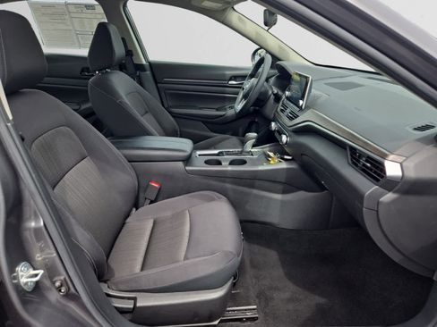 Used 2025 Nissan Altima 2.5 SV FWD image 15