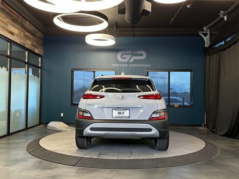 Used 2022 Hyundai Kona SEL w/ Convenience Package FWD image 4