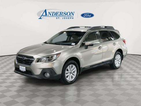 Used 2018 Subaru Outback 2.5i Premium AWD/4WD image 1