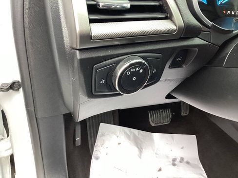 Used 2019 Ford Fusion SE FWD image 22