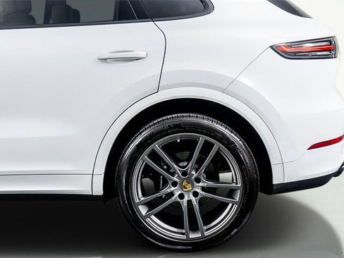 Used 2022 Porsche Cayenne S image 41