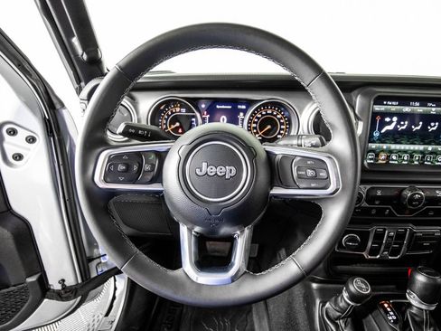 Used 2023 Jeep Gladiator Overland AWD/4WD image 19