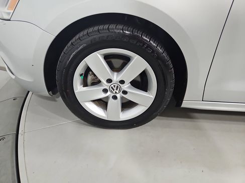 Used 2012 Volkswagen Jetta TDI FWD image 25