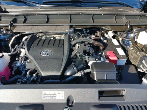 Used 2025 Toyota Highlander XLE image 34