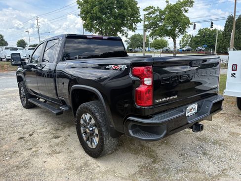 Used 2022 Chevrolet Silverado 2500 Custom w/ Custom Value Package AWD/4WD image 6