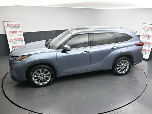 Used 2020 Toyota Highlander XLE image 27