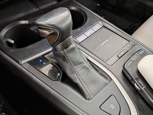 Used 2019 Lexus UX 200 w/ Accessory Package FWD image 26