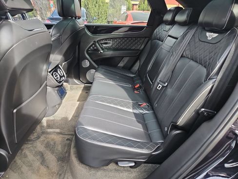 Used 2017 Bentley Bentayga AWD/4WD image 24