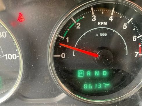 Used 2018 Jeep Wrangler Unlimited Sahara w/ Connectivity Group AWD/4WD image 14