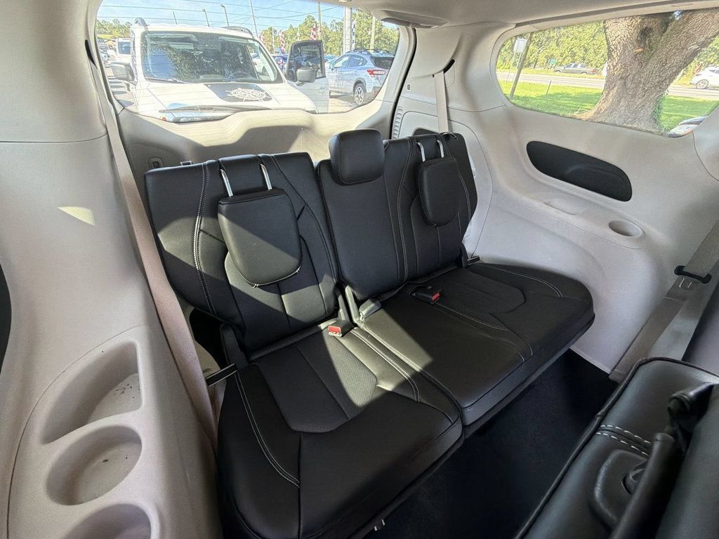 Used 2024 Chrysler Pacifica Touring-L FWD image 22