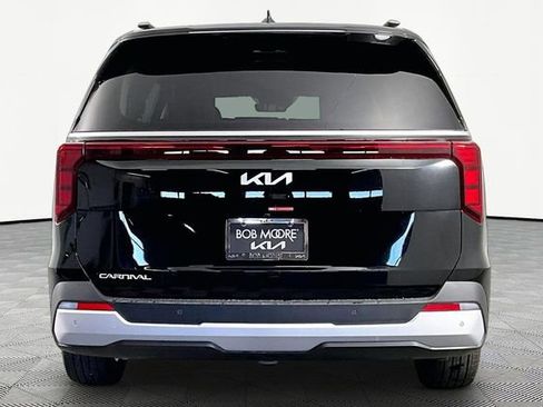 New 2026 Kia Carnival EX FWD image 5
