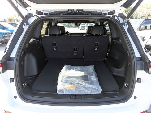New 2025 Jeep Grand Cherokee Altitude RWD image 32