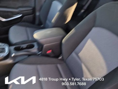 Certified 2025 Kia Soul LX w/ LX Technology Package FWD image 17