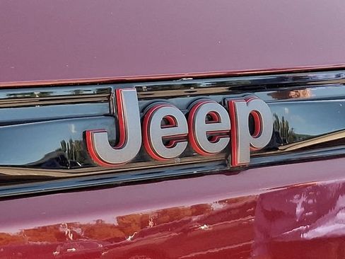 Used 2022 Jeep Grand Cherokee Trailhawk AWD/4WD image 32
