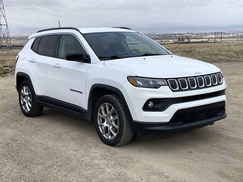 Used 2022 Jeep Compass Latitude image 11