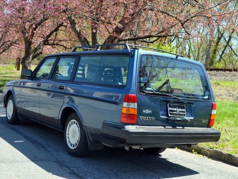 Used 1992 Volvo 240 Wagon RWD image 35