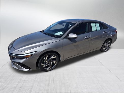 Used 2024 Hyundai Elantra Limited FWD image 3