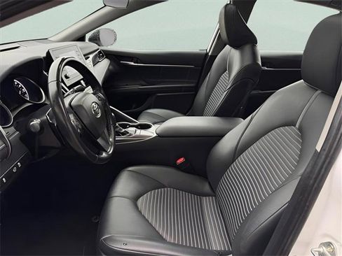 Used 2023 Toyota Camry SE image 12