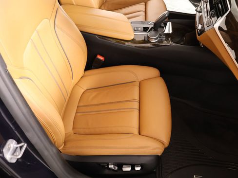 Used 2019 BMW 530e xDrive w/ Convenience Package image 14