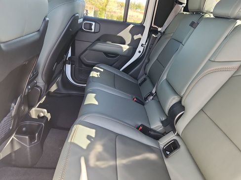 New 2025 Jeep Gladiator Mojave image 20
