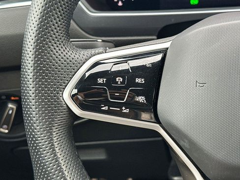 Used 2022 Volkswagen Tiguan SE R-Line image 28