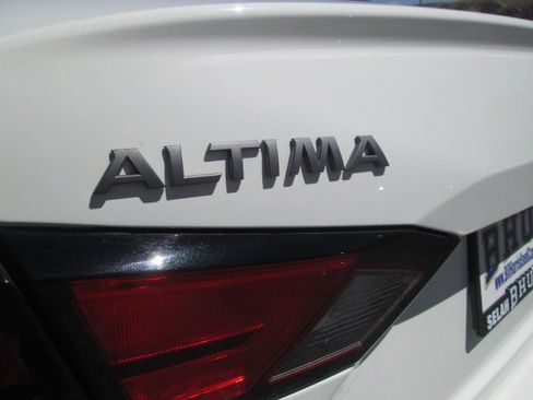 Used 2025 Nissan Altima 2.5 SV FWD image 7