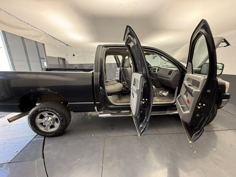 Used 2009 Dodge Ram 2500 Truck SLT w/ Popular Equipment Group image 17