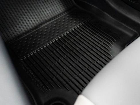 Used 2025 Toyota RAV4 XLE Premium image 33