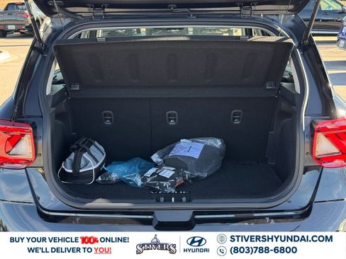 Certified 2025 Hyundai Venue SE image 14