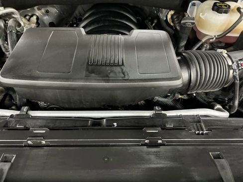 Used 2025 Chevrolet Suburban LT AWD/4WD image 25