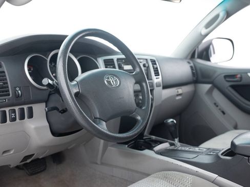 Used 2007 Toyota 4Runner SR5 AWD/4WD image 24